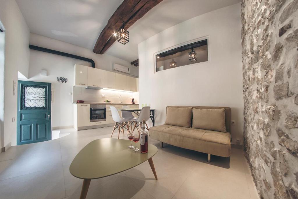 S&G Corfu Old Town Apartments room 2